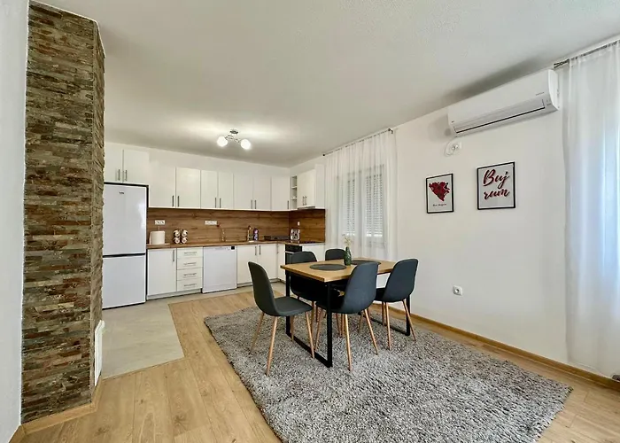 Emos Apartment